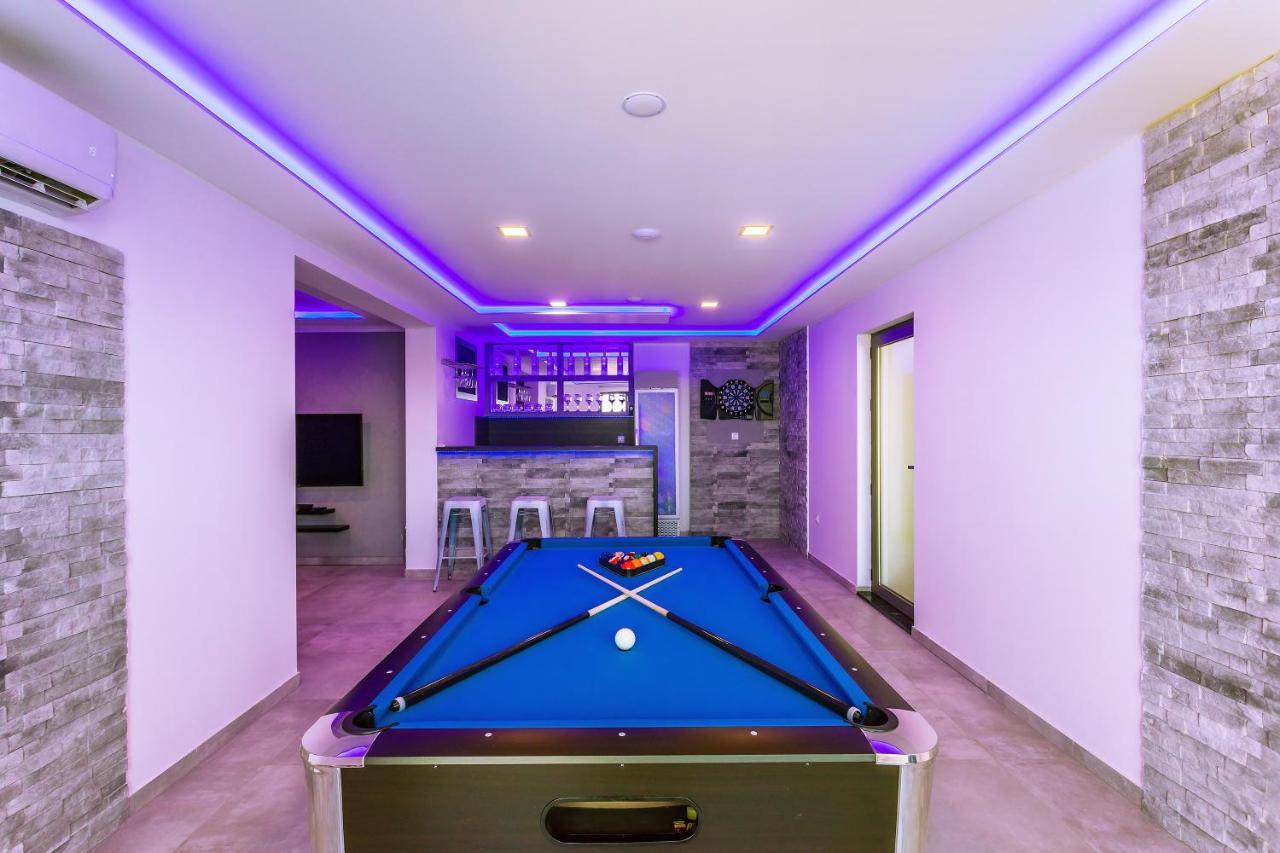 Villa Belvedere With Heated Pool, Billiards, Media Room, Sea Views,10 Pax Omis Bagian luar foto