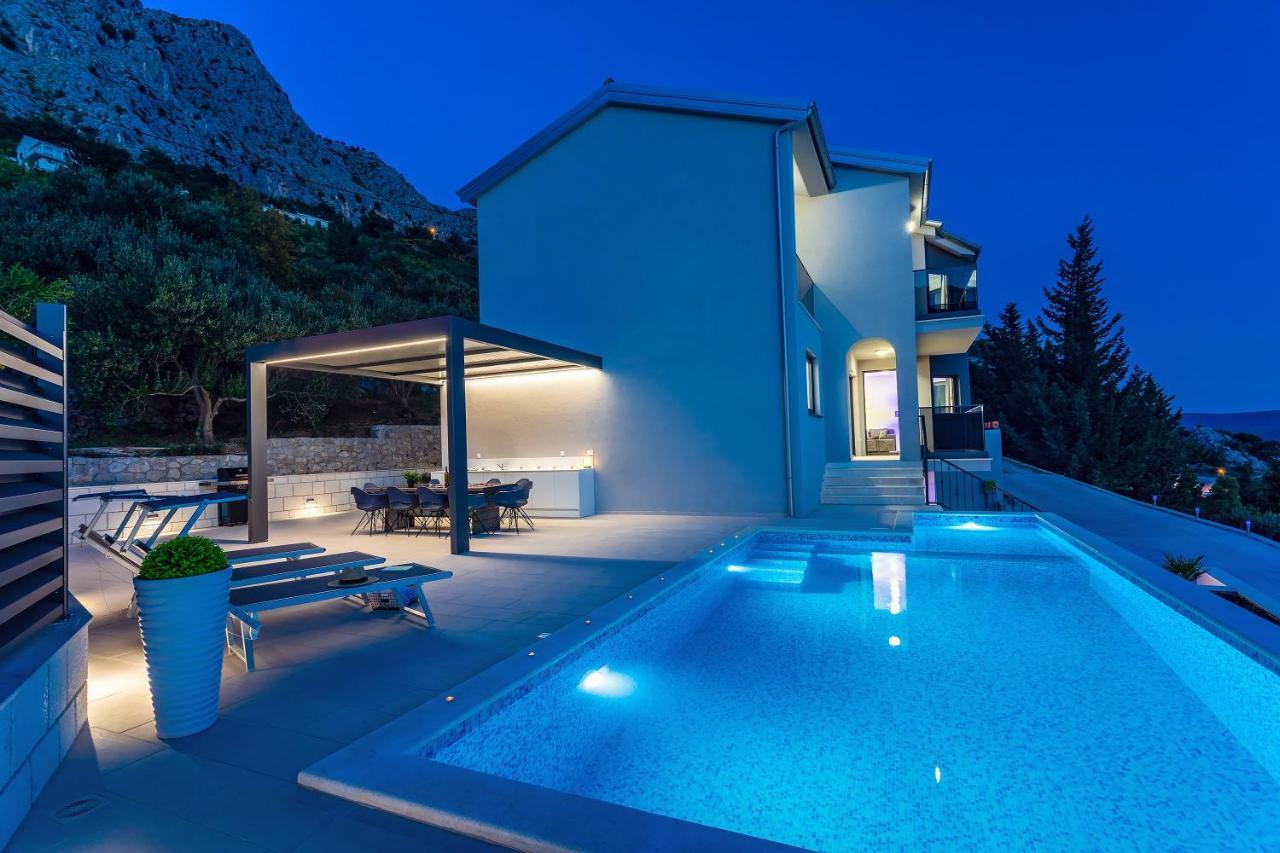 Villa Belvedere With Heated Pool, Billiards, Media Room, Sea Views,10 Pax Omis Bagian luar foto