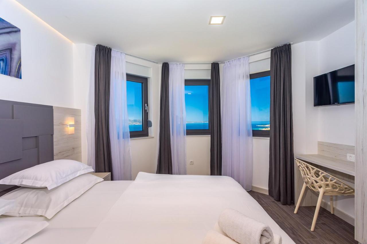 Villa Belvedere With Heated Pool, Billiards, Media Room, Sea Views,10 Pax Omis Bagian luar foto